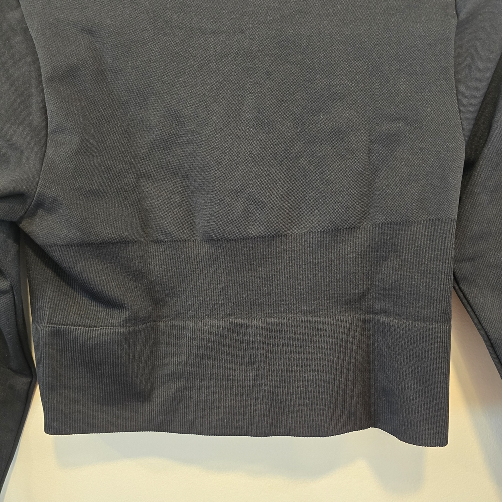 PINK Victoria's Secret Black Long Sleeve Crop Workout Top Size M Nwt - Picture 10 of 10
